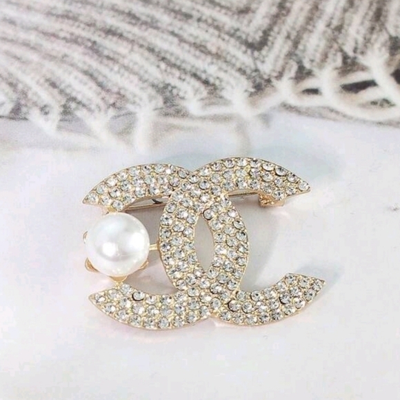 CHANEL Style Brooch - Picture 7 of 7
